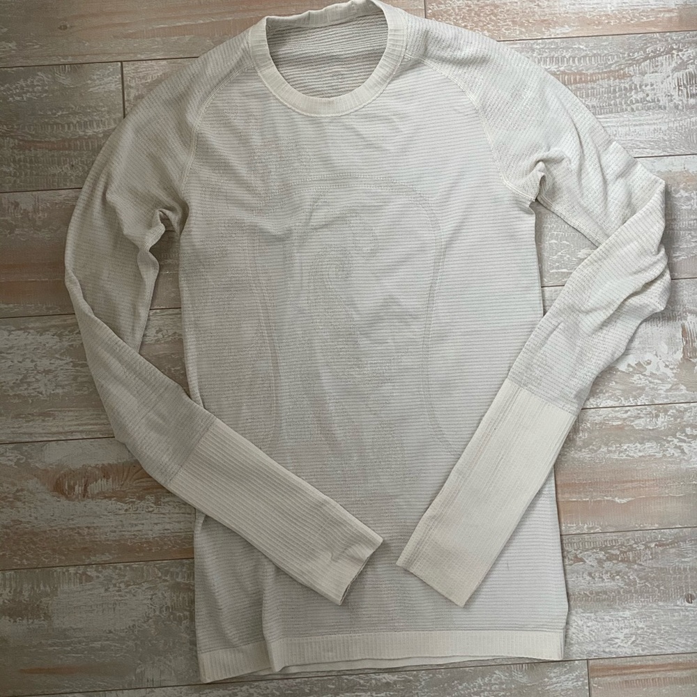 Long sleeve lululemon top size 6